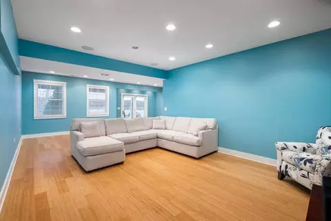 Living - 7 Windward Way, Ottawa, IL 61350 photo 4 of 6