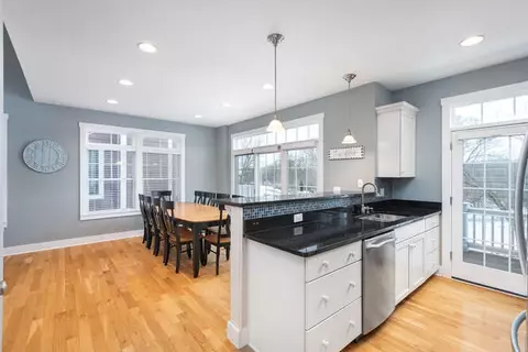 Dining - 7 Windward Way, Ottawa, IL 61350 photo 4 of 4