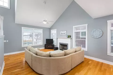 Living - 7 Windward Way, Ottawa, IL 61350 photo 1 of 6