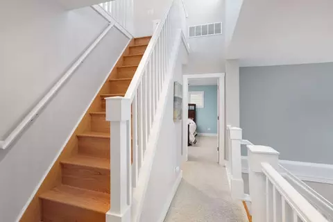 Entry Way - 7 Windward Way, Ottawa, IL 61350 photo 6 of 7