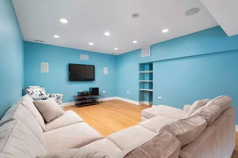 Living - 7 Windward Way, Ottawa, IL 61350 photo 3 of 6