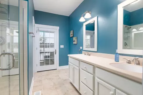 Bath - 7 Windward Way, Ottawa, IL 61350 photo 1 of 5