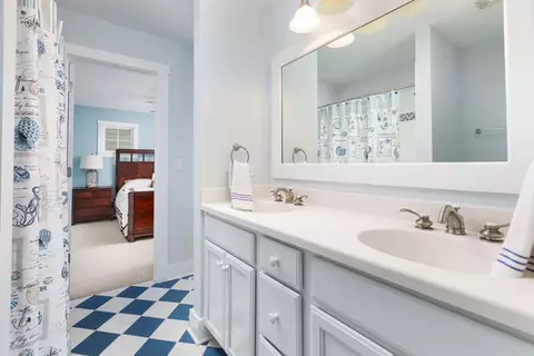 Bath - 7 Windward Way, Ottawa, IL 61350 photo 3 of 5