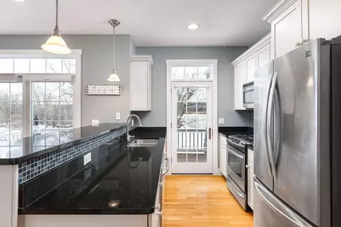 Kitchen - 7 Windward Way, Ottawa, IL 61350 photo 3 of 5