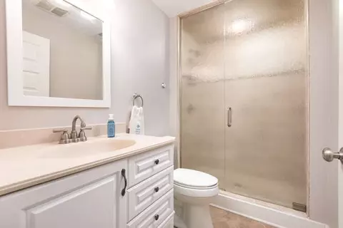 Bath - 7 Windward Way, Ottawa, IL 61350 photo 5 of 5