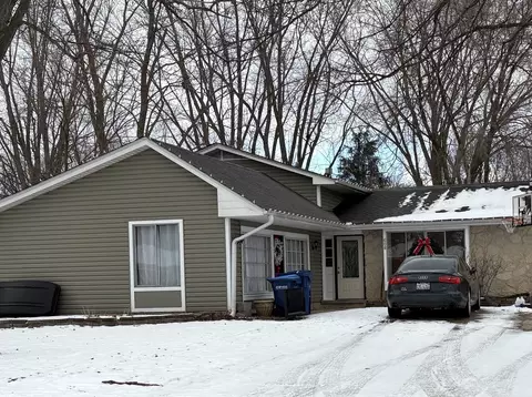 608 S 11th Ave, Saint Charles, IL 60174