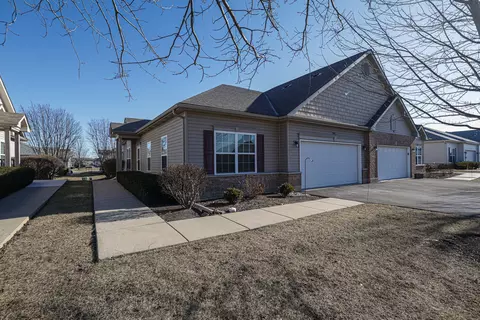 908 Yorktown St, Mchenry, IL 60050