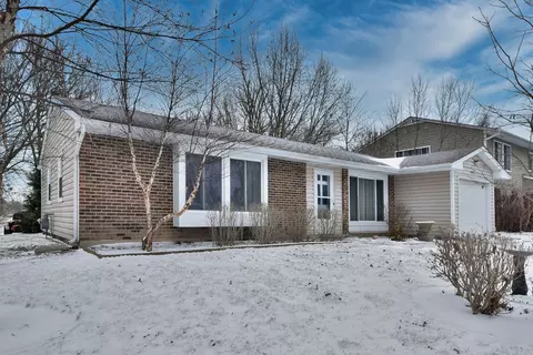 1056 N Shady Oaks Dr, Elgin, IL 60120
