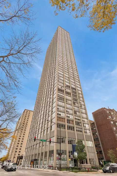 655 W Irving Park Rd #5516, Chicago, IL 60613