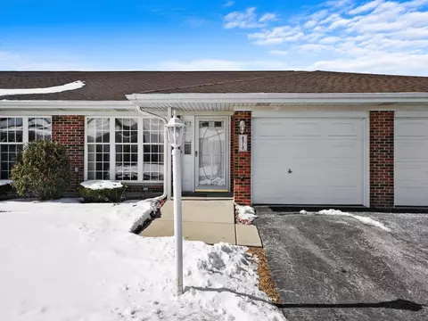 8510 Hill Top Ct, Justice, IL 60458