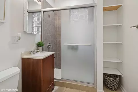 Bath - 464 N Artesian Ave, Chicago, IL 60612 photo 2 of 2