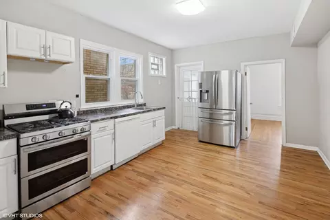 Kitchen - 464 N Artesian Ave, Chicago, IL 60612 photo 2 of 4
