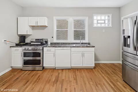 Kitchen - 464 N Artesian Ave, Chicago, IL 60612 photo 1 of 4