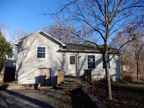 238 S Sheridan Rd, Mchenry, IL 60050