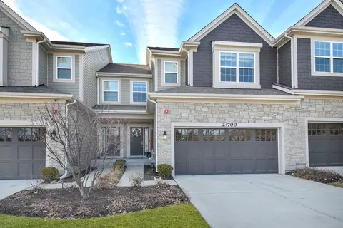 2 S700 Crimson King Ln, Glen Ellyn, IL 60137