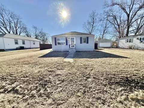 225 Wilson Ave, Machesney Park, IL 61115