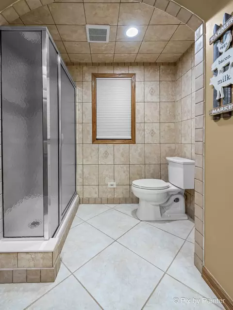 Bath - 3302 Chellington Dr, Johnsburg, IL 60051 photo 2 of 4