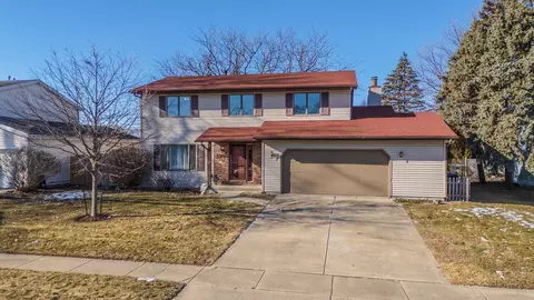 1306 Dianne Dr, Bloomington, IL 61704