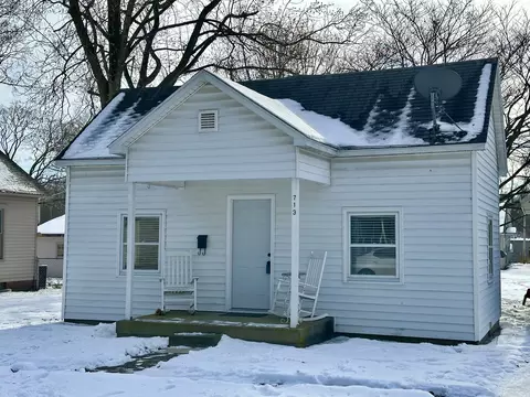 713 E High St, Monticello, IL 61856