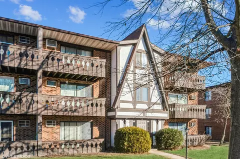14 Crestview Ln #3, Vernon Hills, IL 60061