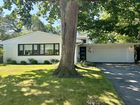 729 Colwyn Ter, Deerfield, IL 60015