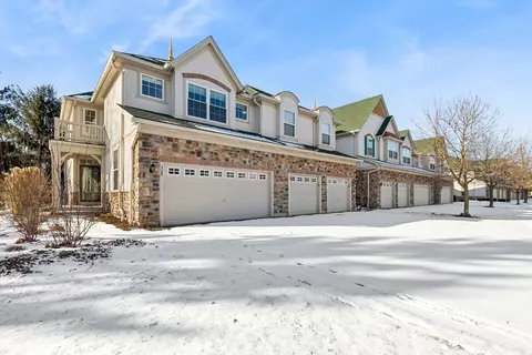 328 Bay Tree Cir, Vernon Hills, IL 60061