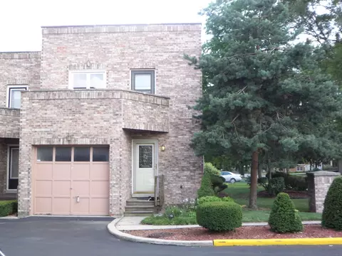 479 N Addison Ave #D, Elmhurst, IL 60126