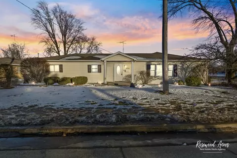 690 S Center Ave, Bradley, IL 60915