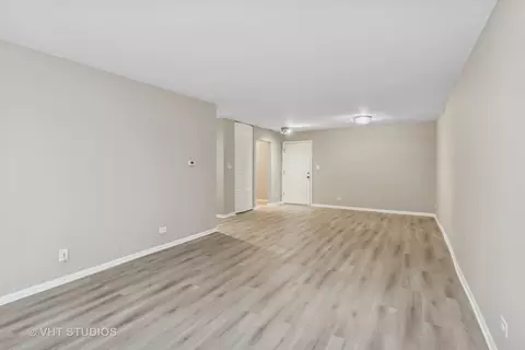 Living - 1500 Harbour Dr #1F, Wheeling, IL 60090 photo 4 of 4