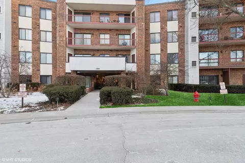 1500 Harbour Dr #1F, Wheeling, IL 60090