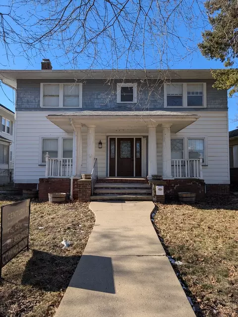 315 S Elm St, Clinton, IL 61727