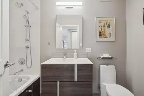 1 E Schiller St #19D, Chicago, IL 60610 photo 25