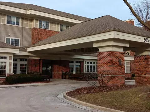 605 Barrington Ave #336, East Dundee, IL 60118