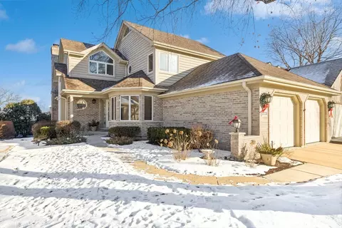 2230 Tamarack Dr, Downers Grove, IL 60515