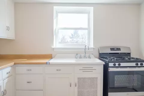 Kitchen - 100 Pine Ave #6, Riverside, IL 60546 photo 4 of 5