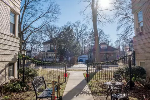 Exterior - 100 Pine Ave #6, Riverside, IL 60546 photo 3 of 18