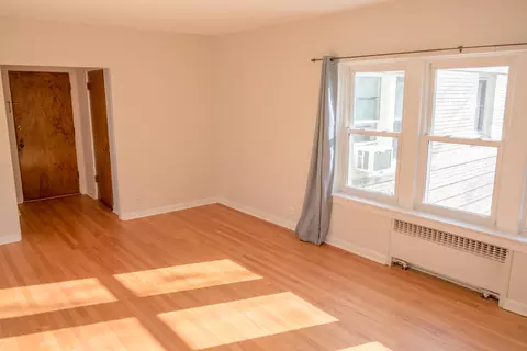 Living - 100 Pine Ave #6, Riverside, IL 60546 photo 4 of 6