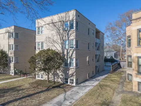100 Pine Ave #6, Riverside, IL 60546
