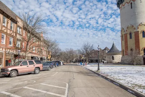 Exterior - 100 Pine Ave #6, Riverside, IL 60546 photo 6 of 18
