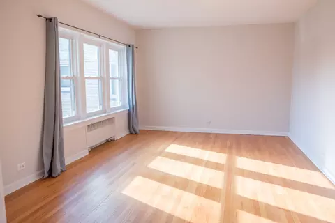 Living - 100 Pine Ave #6, Riverside, IL 60546 photo 3 of 6