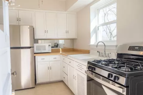 Kitchen - 100 Pine Ave #6, Riverside, IL 60546 photo 5 of 5