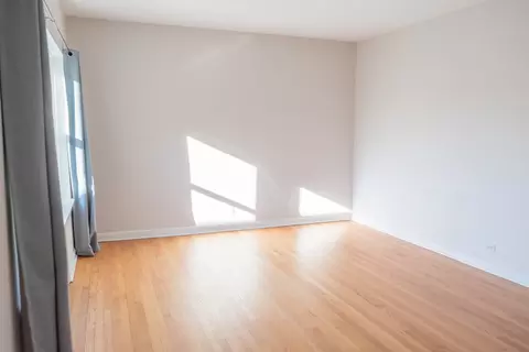 Living - 100 Pine Ave #6, Riverside, IL 60546 photo 2 of 6