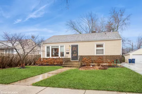 983 E Thacker St, Des Plaines, IL 60016