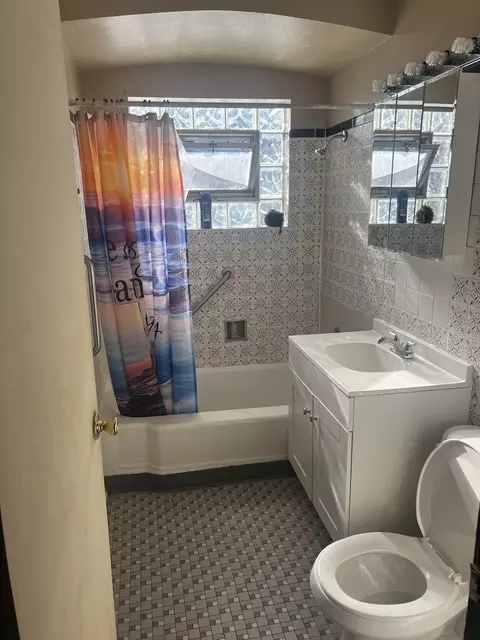 Bath - Undisclosed, Chicago, IL 60628 photo 2 of 2