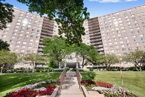 7033 N Kedzie Ave #404, Chicago, IL 60645