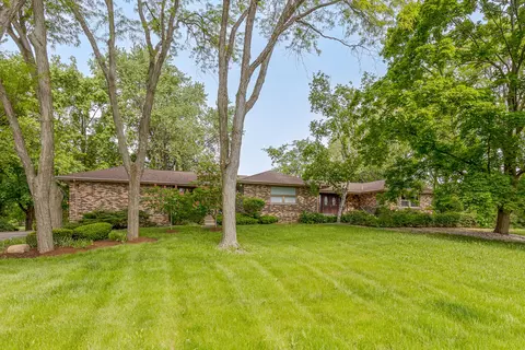 67 Watergate Dr, South Barrington, IL 60010