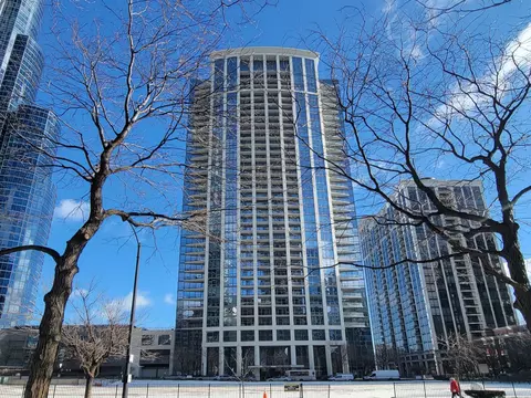 1235 S Prairie Ave #2808, Chicago, IL 60605