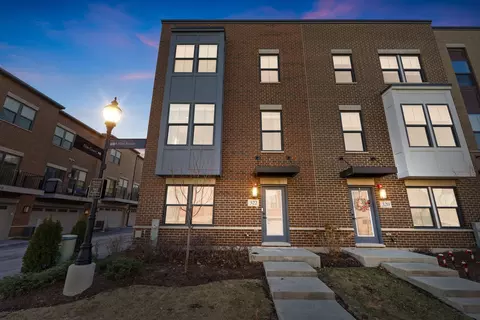 322 S Elm St, Mount Prospect, IL 60056
