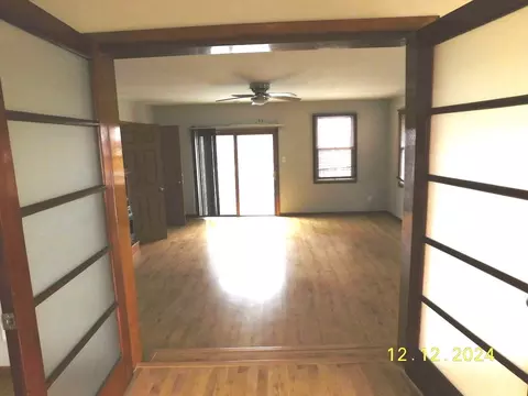 Living - 2570 Plainfield Rd, Joliet, IL 60435 photo 4 of 4