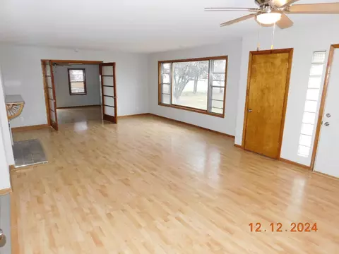 Living - 2570 Plainfield Rd, Joliet, IL 60435 photo 1 of 4